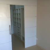 Closet em MDF Branco com porta de correr