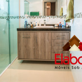 Balcão de banheiro em mdf com portas e gavetas e espelho