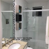 Banheiro com nichos decorativos em mdf